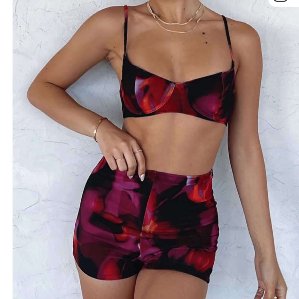 White Fox Hot Pants Flame Print Black Pink Women’s Size XS